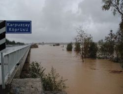Manavgat'ta Karpuz Çayı Taştı, Tatil Siteleri Sular Altında Kaldı
