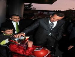 Tekerlekli Sandalyeden Kurtulan Vanlı Esra'dan Başbakan Erdoğan'a Teşekkür