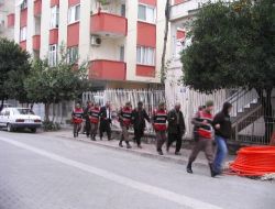 Adana'da Suç Örgütü Operasyonu: 17 Şüpheliden 9'u Tutuklandı!