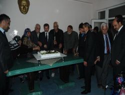 Şahinbey Belediye Başkanı Tahmazoğlu, Huzurevi Sakinlerinin Doğum Gününü Kutladı