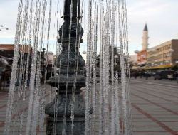Edirne'de Süs Havuzu Buz Tuttu