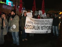 Lise Öğrenciler, Milli Eğitim Bakanlığı'nı Protesto Etti