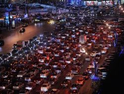 Moskova'da Trafik Kilitlendi; 3 Bin Kilometre Araç Kuyruğu Oluştu!