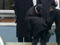 Çetin Doğan, Ayakkabısının Çamurunu Korumalarına Sildirdi