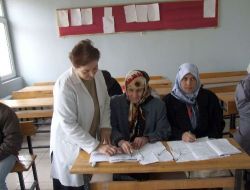 Çocuklarını Arayabilmek İçin 62 Yaşında Okuma-yazma Öğrendi