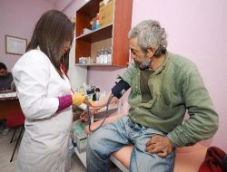 İzmir Büyükşehir Belediyesi Soğukta Kalan Evsizleri Barındırıyor