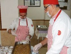 Safvet Koleji Aşure Dağıttı