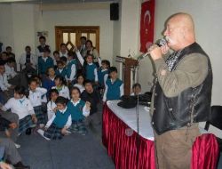 Ünlü Oyuncu Sümer Tilmaç: Kitap Okumadan Vizyon Sahibi Olunmaz