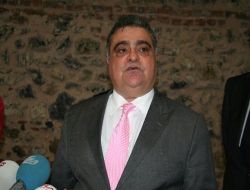 Ahmet Özal DP liderliğine aday