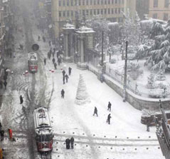 İstanbul'da Kar Başladı
