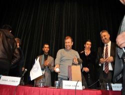 Tanju Çolak Öğrencilere Yumurta Attı