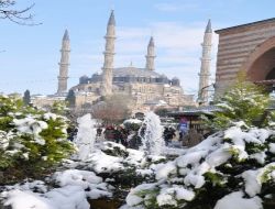 Kar Sürücüler İçin Çile, Çocuklar İçin Eğlence Oldu