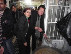 Mhp Edremit İlçe Kadın Kolları Aşure Dağıttı