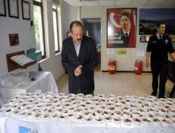 Fethiye Belediye Başkanı Saatcı, Vatandaşa Aşure Dağıttı