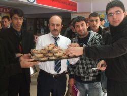 Kars Fem Dershaneleri Öğrencilere Aşure Dağıttı