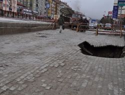Yozgat'ta Yağışlar Yolda 5 Metrelik Çukur Oluşturdu