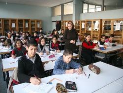 Gönüllü Öğretmenler Fakir Öğrencileri Dps Ve Sbs'ye Hazırlıyor