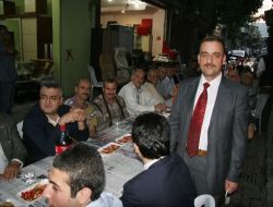 Hayırsever Esnaf, 10 Yıldır Pazarda İftar Veriyor