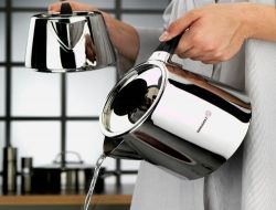 Korkmaz'ın Çaydanlık Takımına Dizayn Ödülü