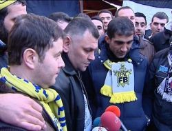 Fenerbahçeli ve Beşiktaşlı Taraftarlar Eyüp Sultan'da Dostluk Namazı Kıldı
