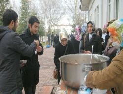 İstikbal Koleji Üniversite Öğrencilerine Aşure İkram Etti