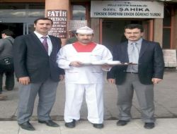Şahika Yurdu, Esnafa Aşure Dağıttı
