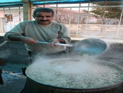 Erzincan'da 8 Bin Kişiye Aşure Dağıtıldı!