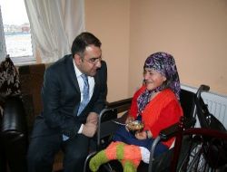 Aziziye'den Bakımevinde Kalan Yaşlılara Aşure