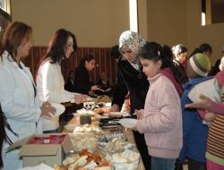 Çocuklar Pakistan'a Yardım İçin Kermes Düzenledi