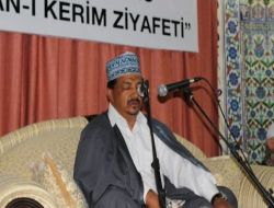 Gaziemir'de Vatandaşlar, Yağmura Rağmen Kur'an Ziyafetine Koştu