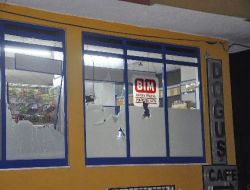 Esenyurt'ta Terör Örgütü Yandaşları Çevreye Molotoflarla Saldırdı