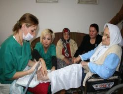 Huzurevindeki Yaşlıların Ayak Bakımları Yapıldı
