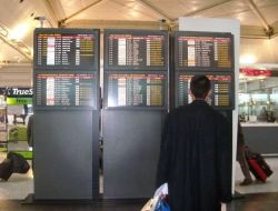 Avrupa'daki Kar Yağışı İstanbul Uçuşlarını Aksatmaya Devam Ediyor!!