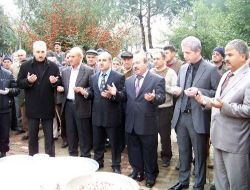 Gördes Belediyesi Halka Aşure Dağıttı