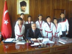 Şampiyonlar Kaymakam Dönmez Ve Başkan Erbir'i Ziyaret Etti