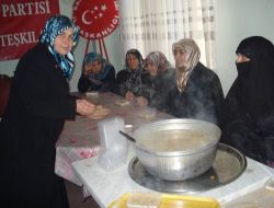 Saadetli Kadınlar Aşure Dağıttı