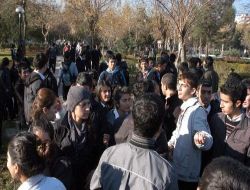 Öğrencilerden 'üşüyoruz' Eylemi
