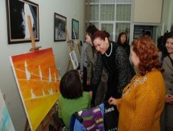 Cumhurbaşkanı Gül, Resmini Çizen Engellileri Unutmadı!