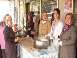 Ayvalık'ta Bin 500 Kişilik Aşure Dağıtıldı