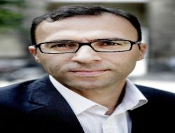 "buldukları Yüklü Paraya İade Eden Türklerin Heykeli Dikilmeli"