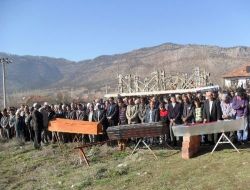 Trafik Kazasında Can Veren Aynı Aileden 4 Kişi Toprağa Verildi
