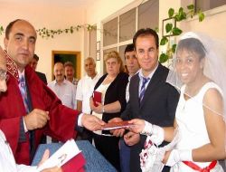 2010 Yılı İçinde Aksaraylı Damatlar 88 Yabancı Gelinle Evlendi