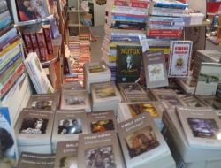 Hediyelik Eşya Fuarında Korsan Kitap