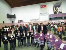 Bin Öğrenci Aynı Anda Dişlerini Fırçaladı