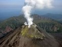 Rusya'da Karimski Volkanı Patladı