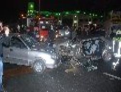 Komşularını Garaja Götürürken Karşı Yönden Gelen Araç Çarptı