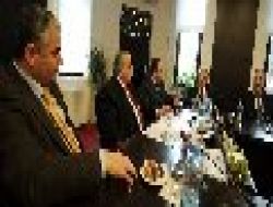 Tiryakiler, Çay Tadarak Para Kazanacak