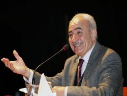 Vakkasoğlu: Akif Cebindeki Parayı İhtiyaç Sahiplerine Verir Kendisi Parasız Gezerdi