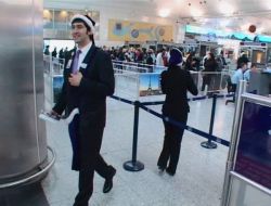 Noel Şapkası Atatürk Havalimanı'nda Kriz Çıkardı!