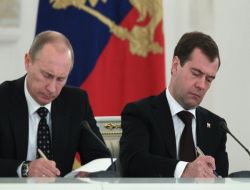 Putin ve Medvedev'den Etnik Sorunlara Farklı Çözümler